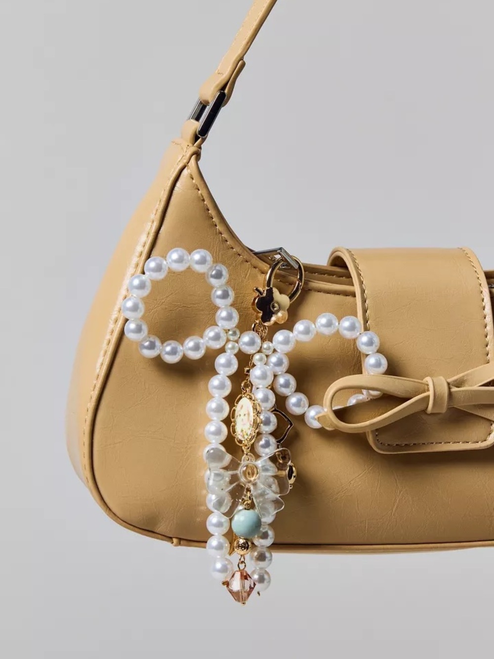 Urban Outfitters Pearl Bow & Kitty Bag Charm